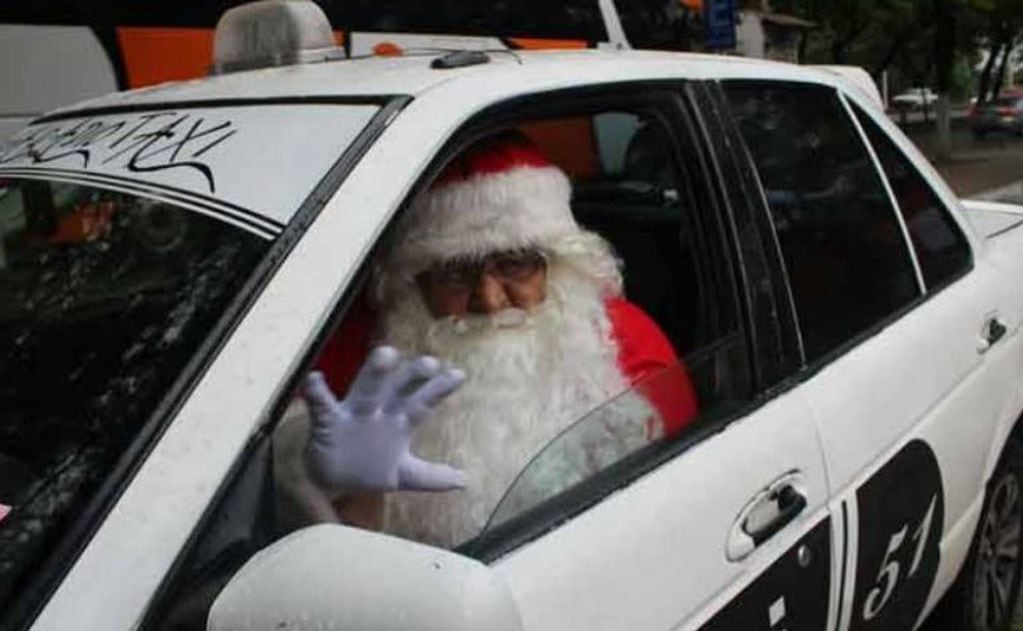 La historia de Armando, el 'Papá Noel' taxista que causa furor (Foto: Armando de la Rosa)