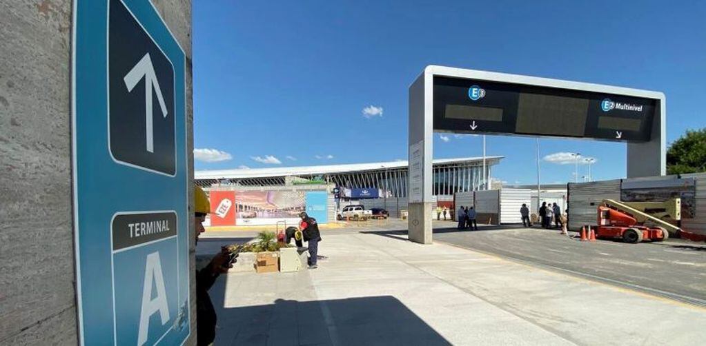 Aeropuerto de Ezeiza. Juan Manuel Foglia