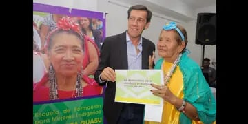 Carlos Sadir con mujeres guaraníes