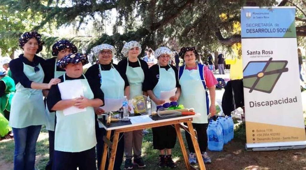 Los participantes del taller de cocina (Municipalidad de Santa Rosa)