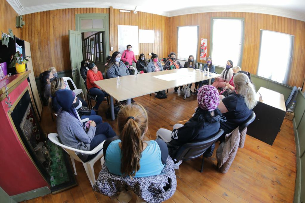 La reunión, calificada como “muy constructiva", sirvió para avanzar en líneas de acción conjunta para ir abordando las problemáticas que atraviesan las mujeres de Río Grande.