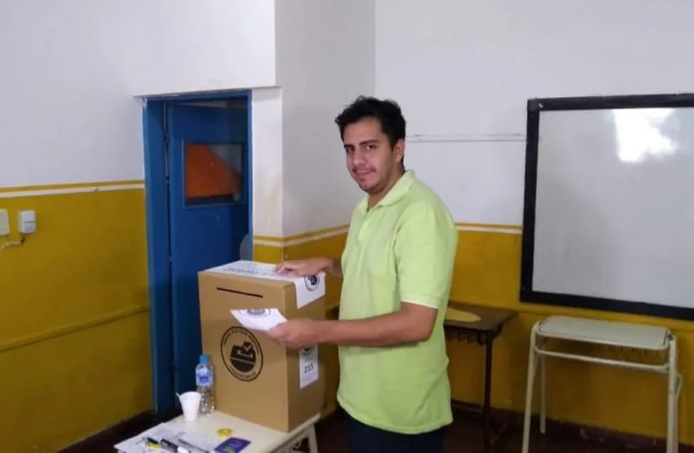 Carlos Montiveros votó