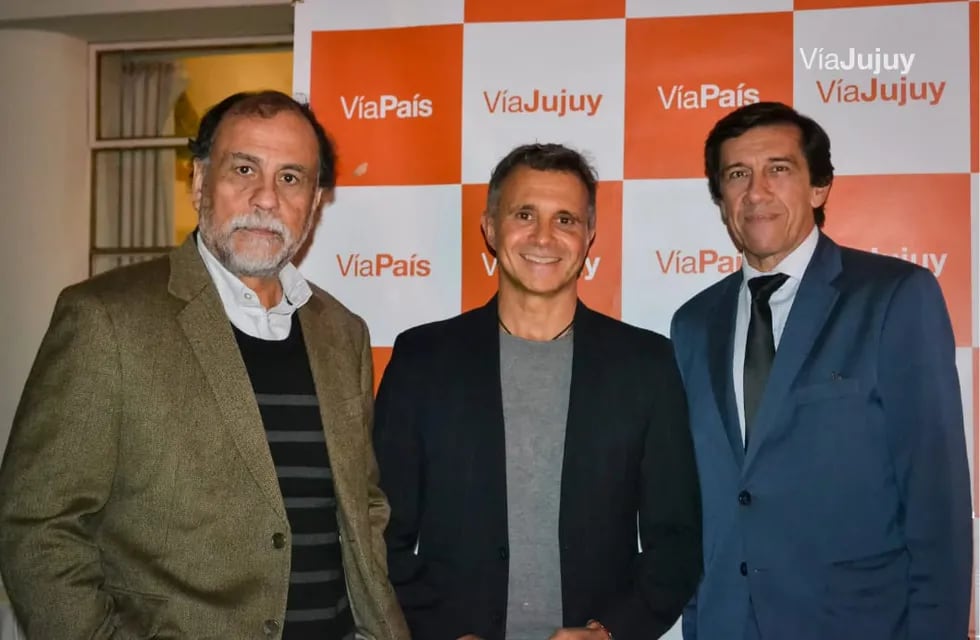 Sergio Lapegue junto al Ministro de Gobierno, Normando Álvarez García y el Ministro de Hacienda, Carlos Sadir.