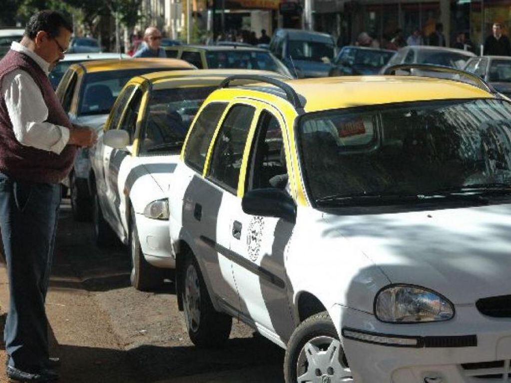 Tratarán en audiencia un aumento en la tarifa de taxis de Posadas.