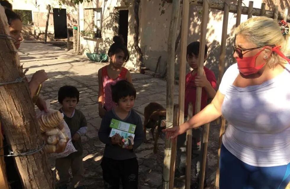 Despertar Solidario entrega alimentos y ropa en los distritos de San Rafael