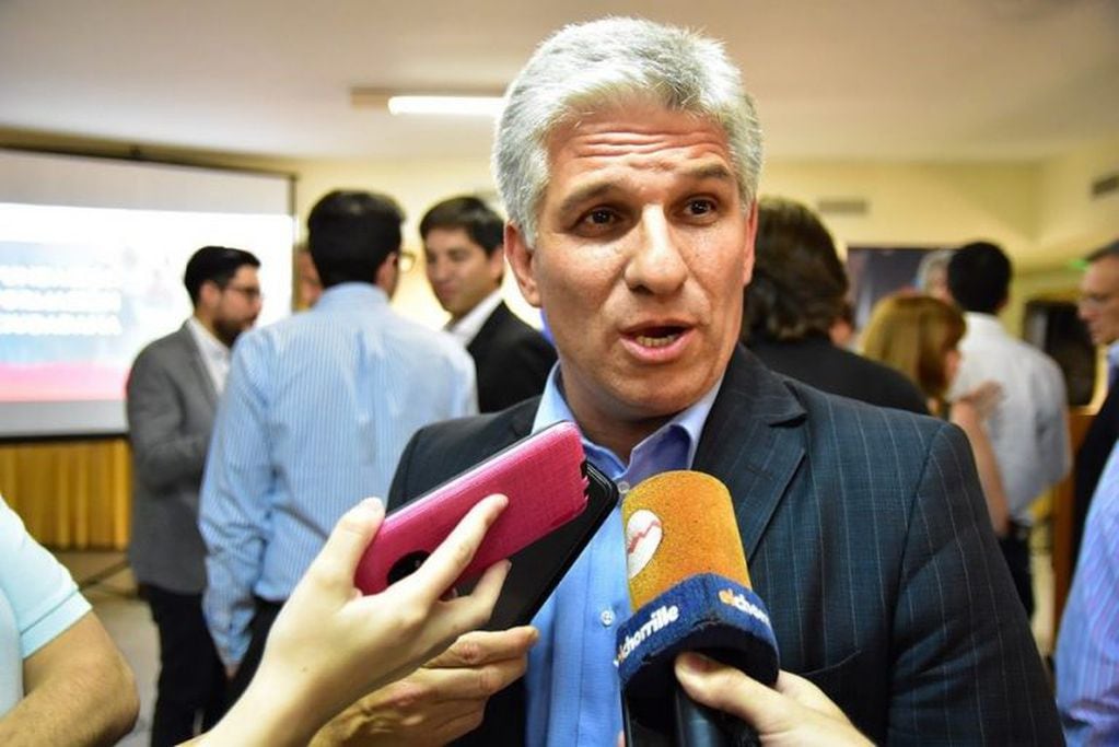 Adolfo apoyó al candidato de la oposición, Claudio Javier Poggi.