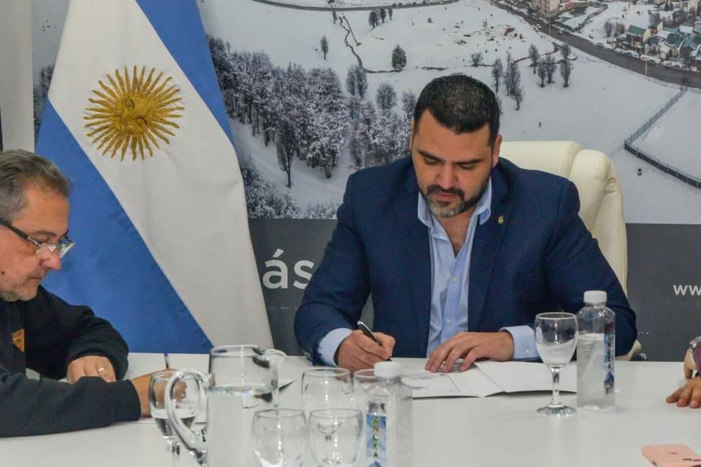 Vuoto firmó un acta con la Asociación del Personal de los Ferrocarriles Argentinos