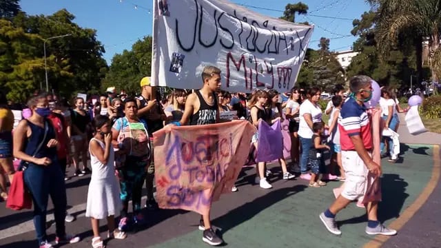 Marcha por la adolescente que sufrió violación grupal en barrio Ludueña