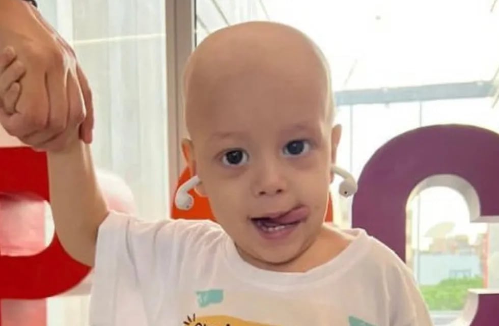 Le extirparon un tumor con éxito a Beni en Barcelona, donde realiza su tratamiento de Neuroblastoma.