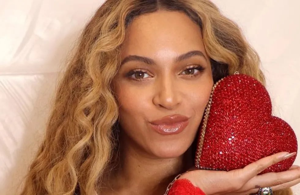 Singer Beyonce arrives at the 52nd annual Grammy Awards in Los Angeles January 31, 2010.  REUTERS/Mario Anzuoni (MUSIC-GRAMMYS/ARRIVALS) (UNITED STATES - Tags: ENTERTAINMENT HEADSHOT) Beyoncé ganó 6 de las 10 nominaciones 3 de ellos por su canción Single Ladies (put a ring on it), además de triunfar como mejor interpretación pop vocal femenina, además de los premios por la Mejor canción del año y mejor canción de Rhythm and Blues (R&B);  los angeles eeuu Beyonce 52 entrega anual premios grammy llegada entrega premio cantante
