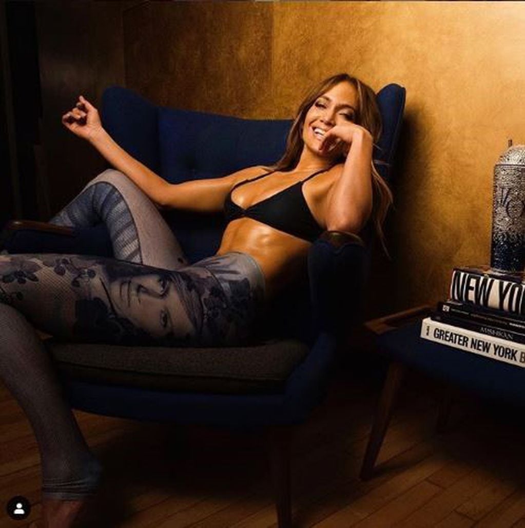Jennifer Lopez muestra su escultural cuerpo en Instagram y comparte sus tips de belleza. (fuente: Instagram)