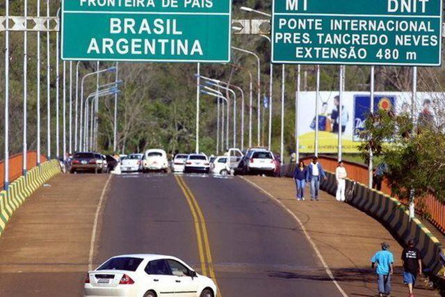 Puerto Iguazú: continúan las demoras para ingresar al país por el Tancredo Neves