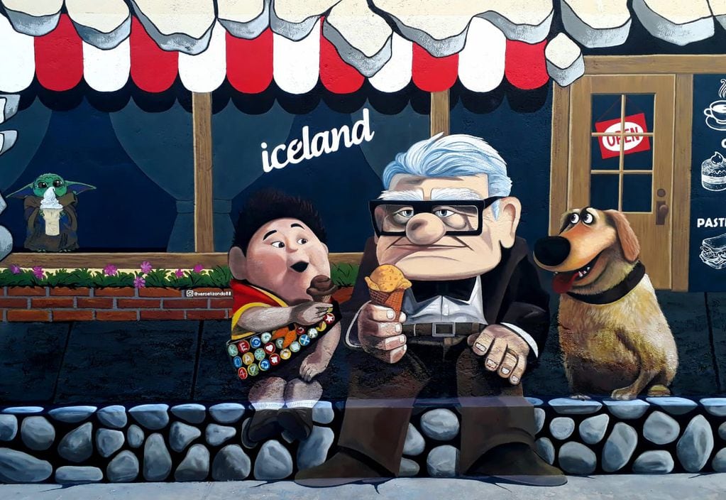 En la heladería de Iceland. La artista cordobesa radicada en Merlo agradece a los vecinos que siempre han valorado su arte desde su comienzo.