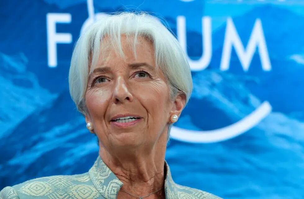 Christine Lagarde felicitó a Dujovne y Sandleris por estabilizar la economía argentina.