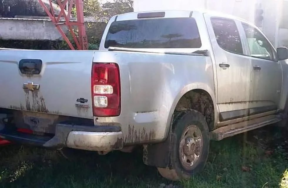 Cerca de la localidad de El Colorado iniciaron una persecución que terminó con el secuestro de contrabando y la constatación del robo del vehículo