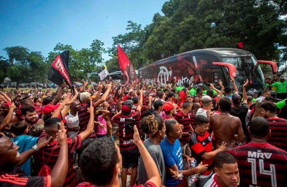 Una multitud despidió a Flamengo antes de viajar al Mundial de Clubes. (AFP)