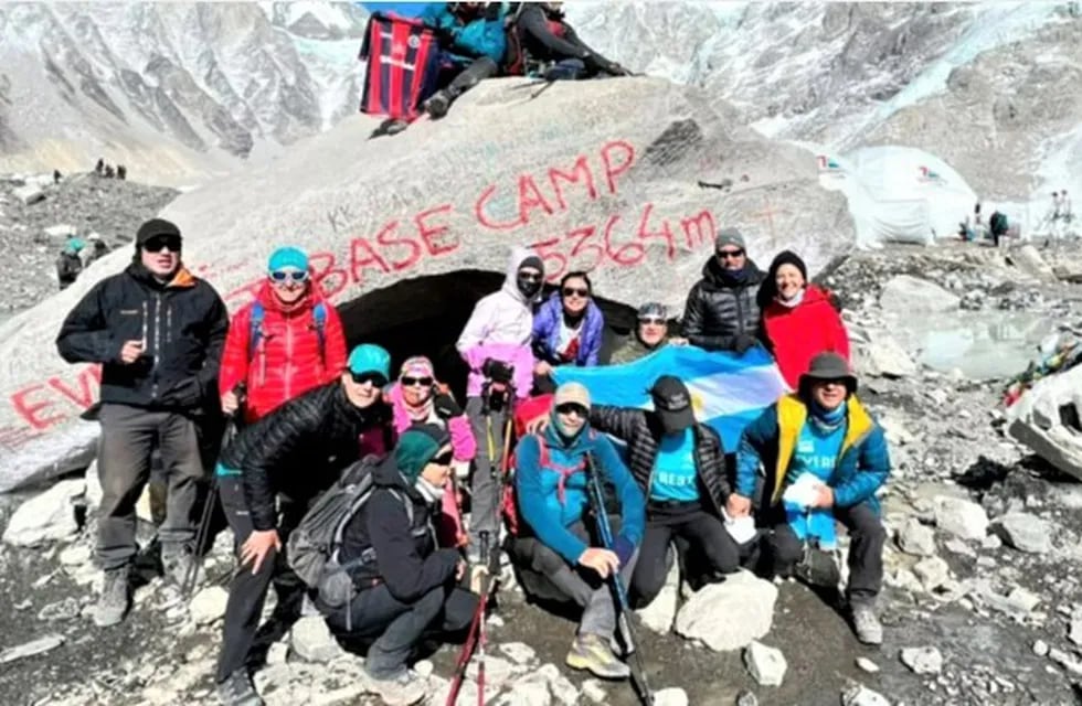 Un grupo de pampeanos llegó hasta el Campo Base del Everest.