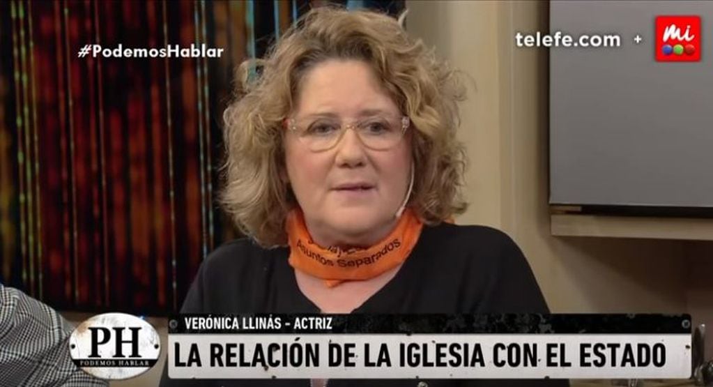 Verónica Llinás también se ha mostrado públicamente con el pañuelo naranja, que pregona por la separación de la Iglesia y el Estado.