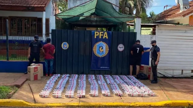 Dos personas detenidas y cigarrillos ilegales secuestrados en Puerto Iguazú