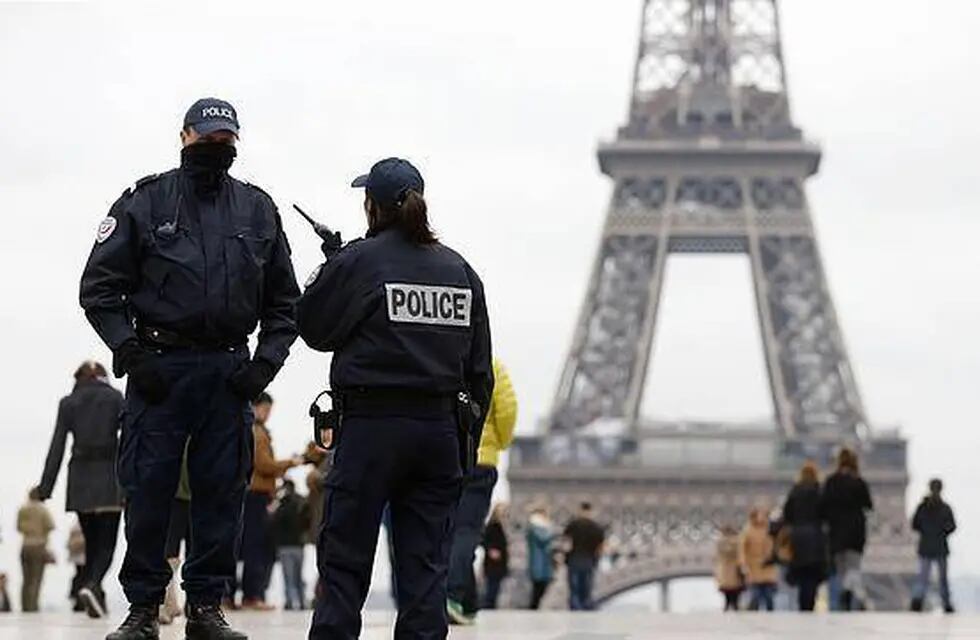 Conmoción en París por el hallazgo de una nena de 12 años muerta en una caja.