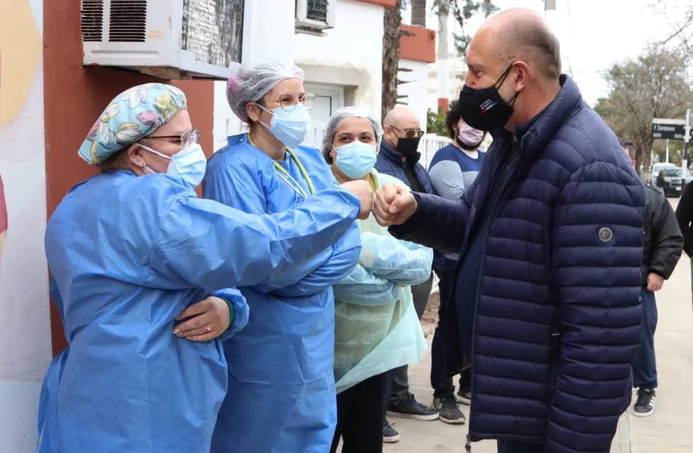 Omar Perotti entregó una ambulancia al Hospital de Sunchales