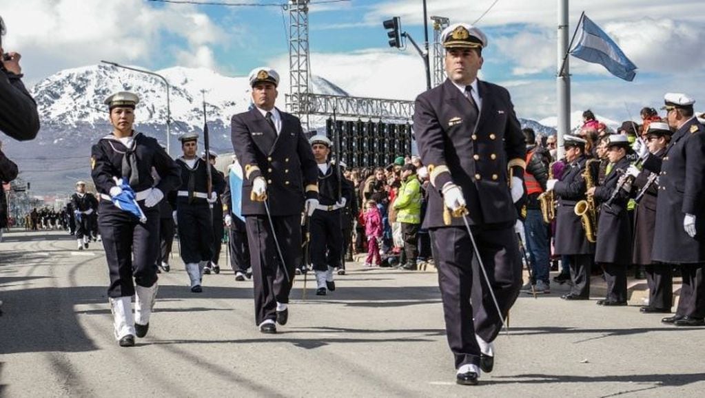 Armada Argentina aniversario Ushuaia desfile cívico militar