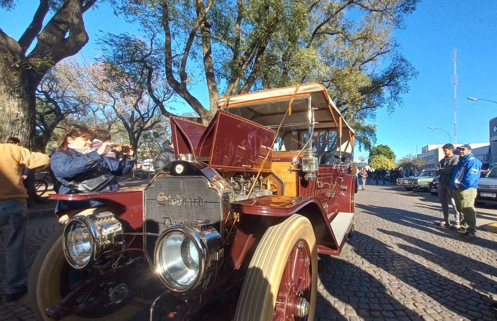 Los autos antiguos deslumbraron en la mañana del sábado en Rafaela