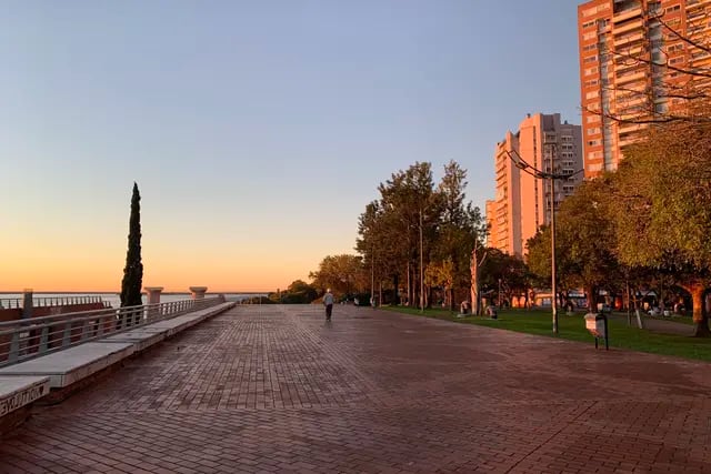 Sábado fresco sin nubes a la vista en Rosario