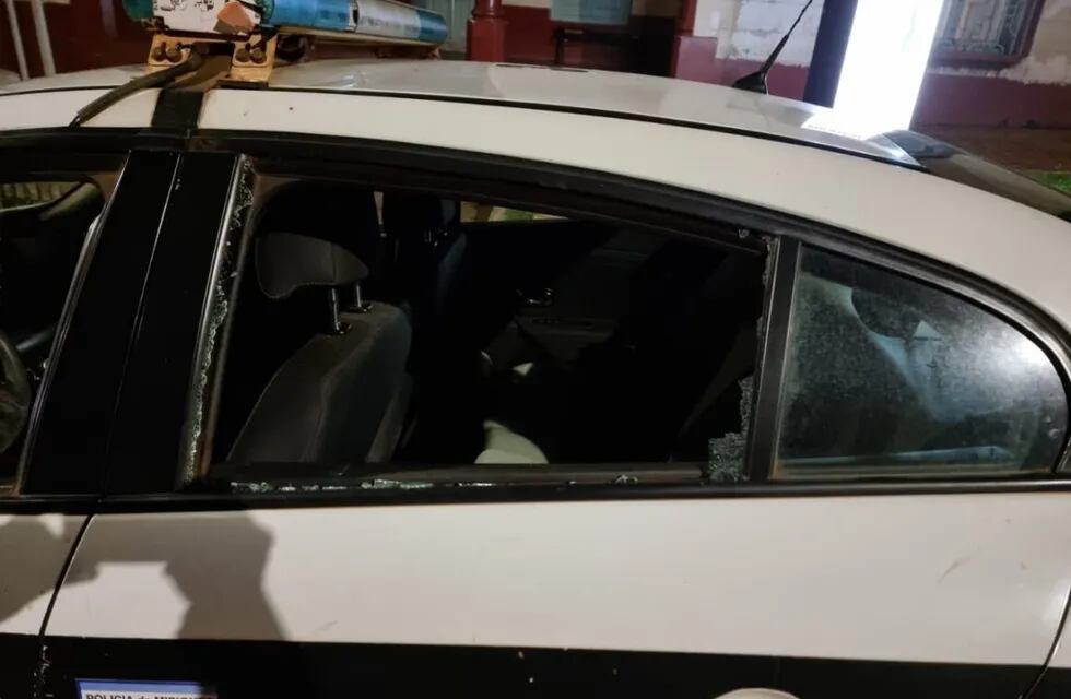 Montecarlo: jovenes detenidos por dañar un patrullero e intentar agredir a policías.