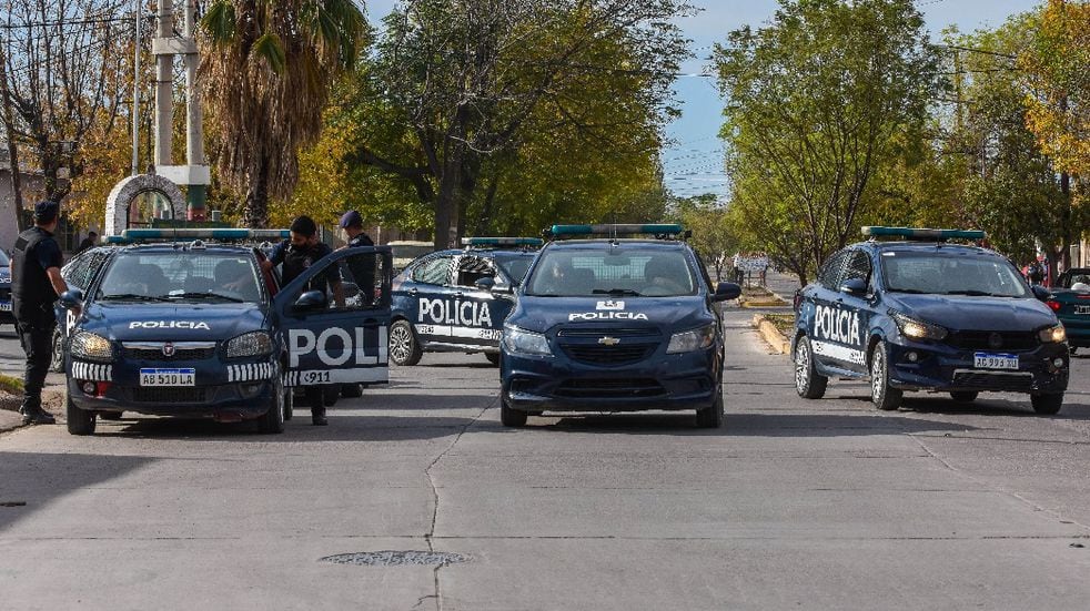 La policía allanó dos viviendas en Guaymallén y recuperó los muebles que eran producto de la estafa.