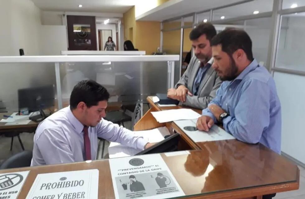 Los titulares de Fiscalía Municipal, Raúl Galván y Fabricio Bolognesi