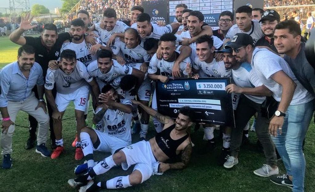 Central Córdoba se clasificó a la final luego de superar en semis a Lanús.