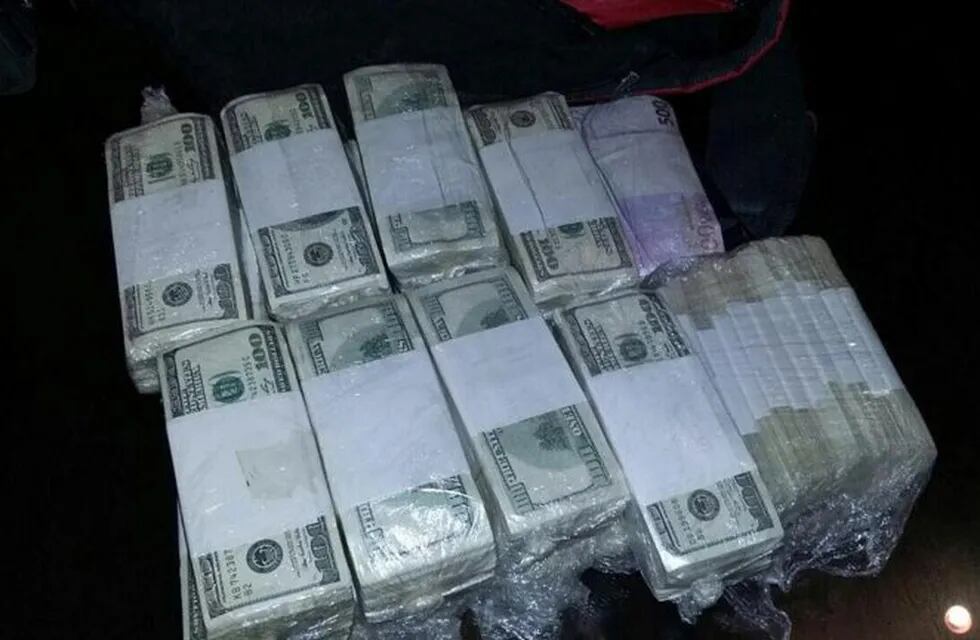 Los dólares fueron encontrados por la Policía. (Foto ilustrativa)