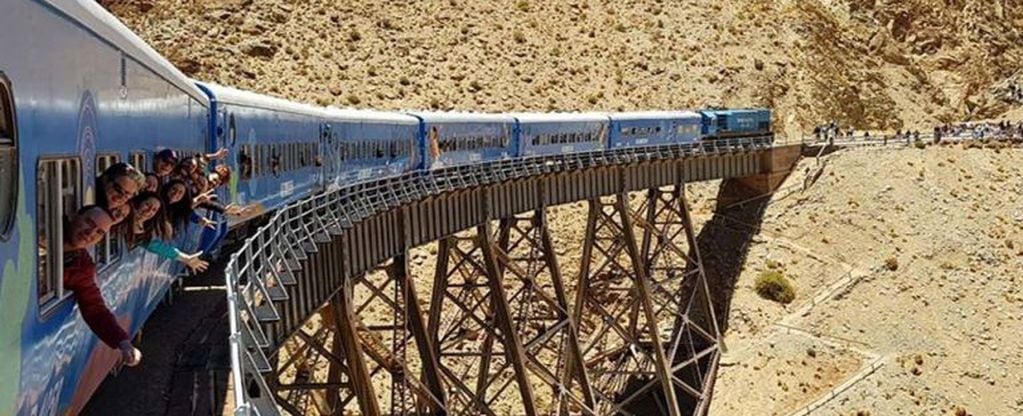 Tren a las Nubes atravesando el Viaducto La Polvorilla (Ministerio de Cultura, Turismo y Deportes de Salta). (WEB)