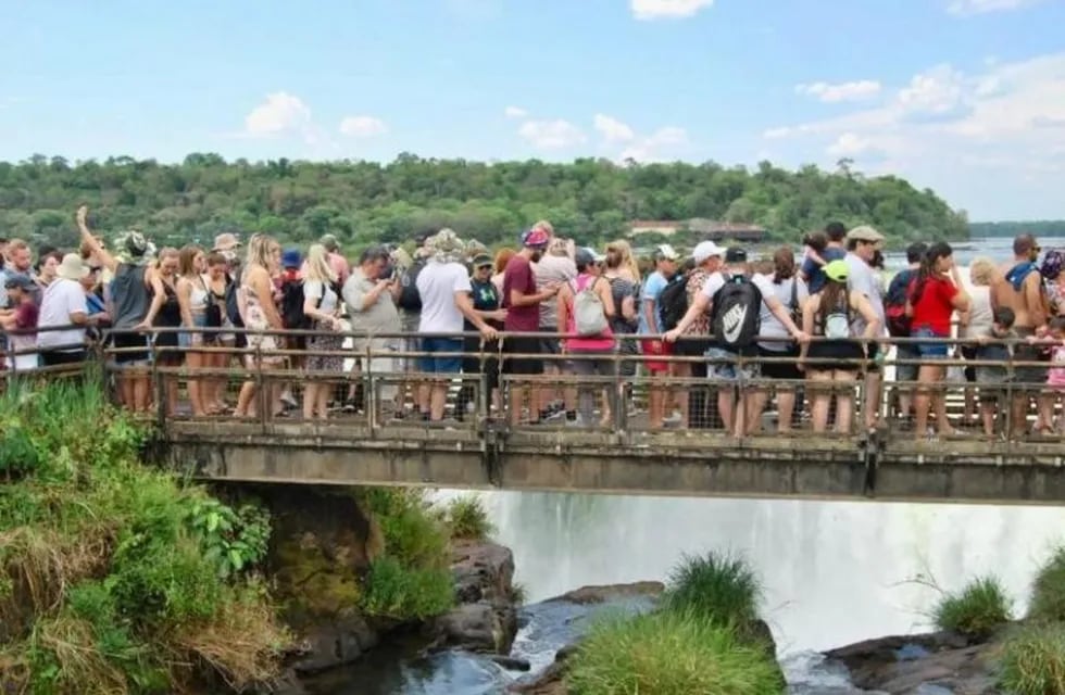 Récord de turistas durante este fin de semana en Iguazú.