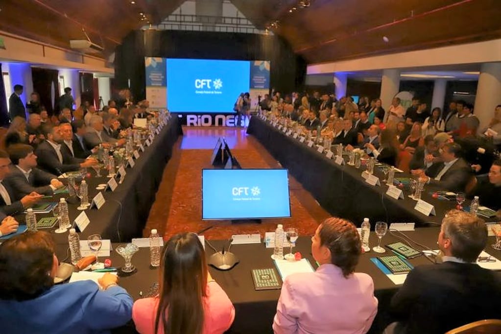 La 161.ra asamblea ordinaria del Consejo Federal de Turismo (CFT) en Río Negro contó con la presencia del presidente de Aerolíneas Argentinas, Pablo Cerioni; y el director comercial, Fabián Lombardo.