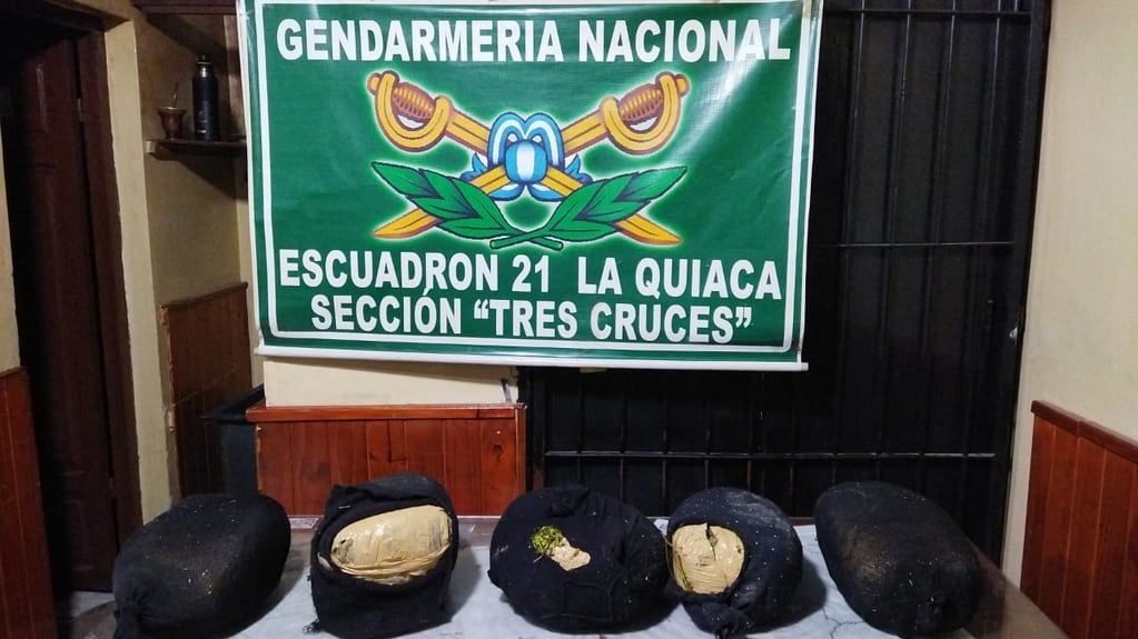 La tarea de control realizada por los gendarmes dio como resultado el hallazgo de casi seis kilos de marihuana en el interior del colectivo procedente de La Quiaca.