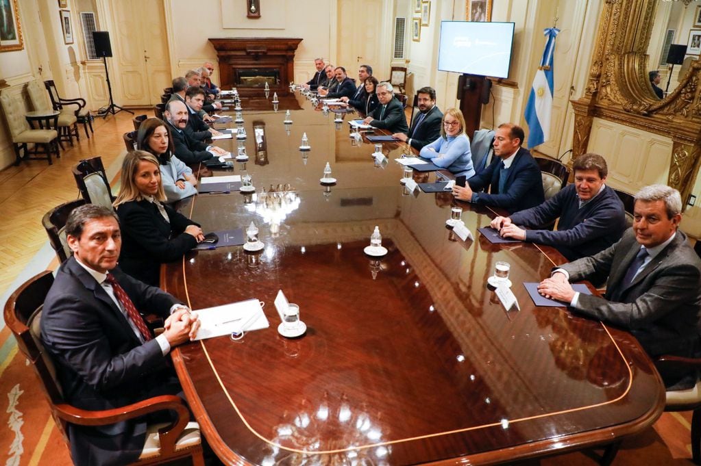 El presidente Alberto Fernández se reunió con gobernadores en Casa Rosada para lograr apoyo en la reforma de la Corte Suprema. 