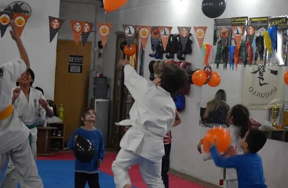 Halloween en escuela de karate unquillense.