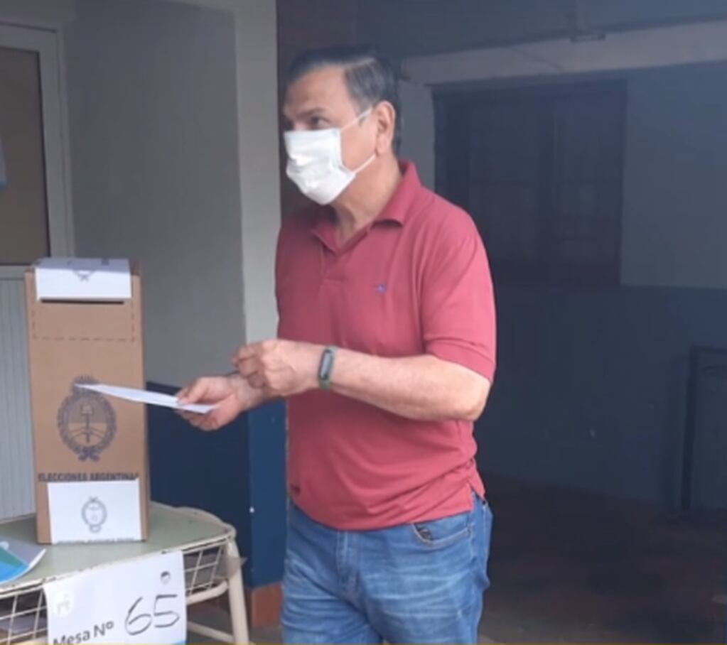 Isaac Lenguaza emitió su voto en Posadas: “Es un día importante para la democracia”.