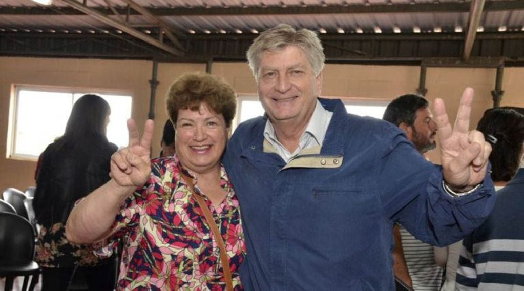 Marta Paturlanne, electa intendenta en Santa Isabel, junto a Ziliotto, electo gobernador (InfoHuella)