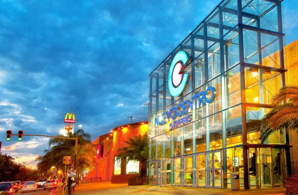 Los shoppings abrirán sus puertas de 9 a 21, pero sólo para los locales esenciales (La Voz).