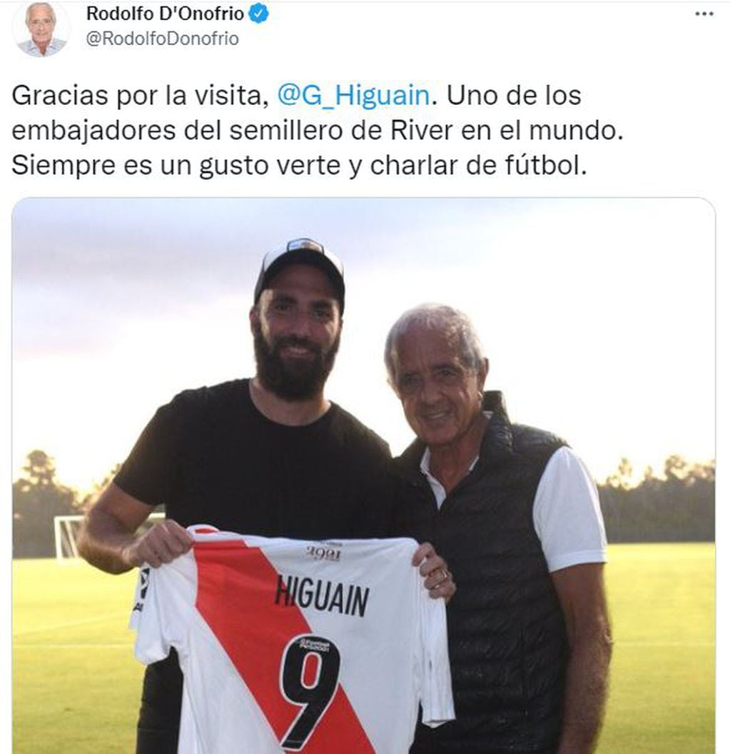 Gonzalo Higuaín visitó al plantel de River en Orlando.
