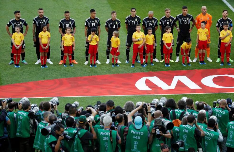 Soccer Football - World Cup - Group D - Argentina vs Iceland - Spartak Stadium, Moscow, Russia - June 16, 2018   Argentina players line up for the national anthems before the match    REUTERS/Christian Hartmann