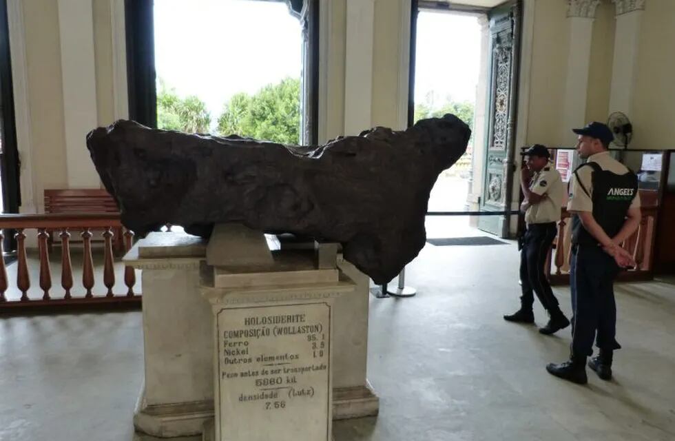 Brasil, Río de Janeiro: Un meteorito se exhibe en el Museo Nacional de Brasil. (Foto: DPA)