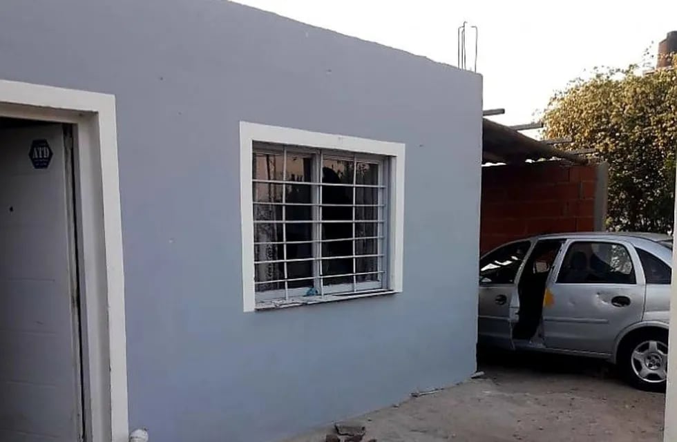 Casa atacada por presuntos delincuentes en Villa Carlos Paz.