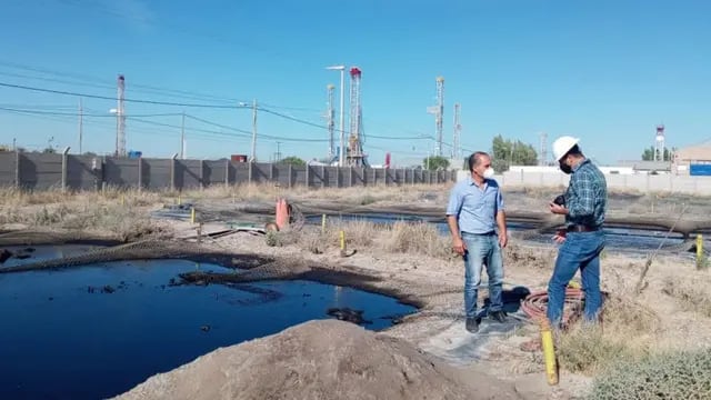 Descubrieron piletones clandestinos con residuos petroleros en Neuquén