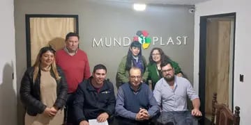 El intendente de Tres Arroyos visitó una Cooperativa de reciclado de plástico en Quilmes