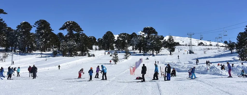 En Caviahue se puede hacer todo tipo de actividades, como esquiar.