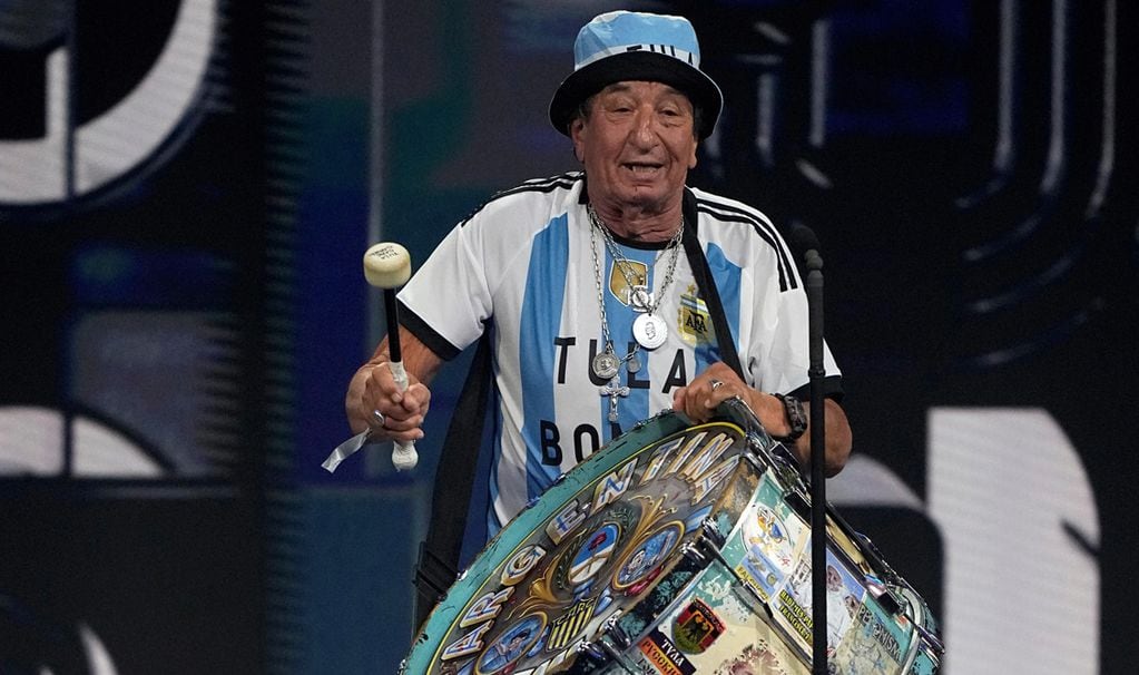 "Tula" hizo reír a todos cuando se subió al escenario a recibir el premio. Foto: AP.